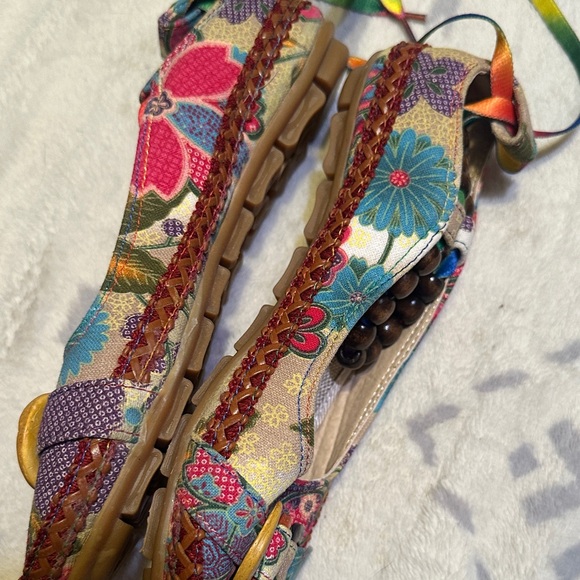 Multicolor Patterned Flats with Bow Accent - Picture 7 of 9